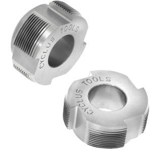 Keskiön kierteiden avaaminen